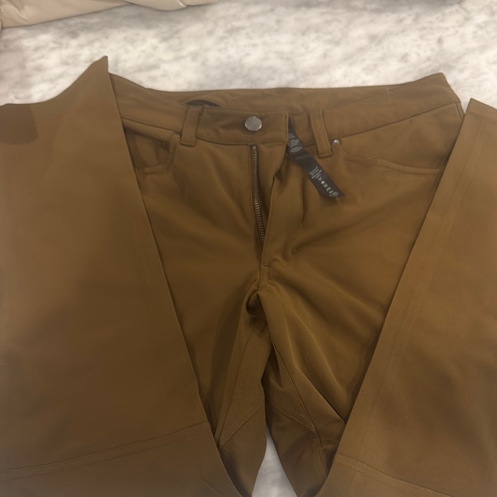 Lululemon Commission Classic Tapered Golf Pant